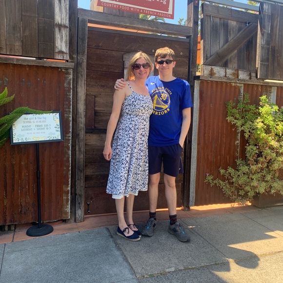 Meet your Posher, Lauren - Picture 1 of 1